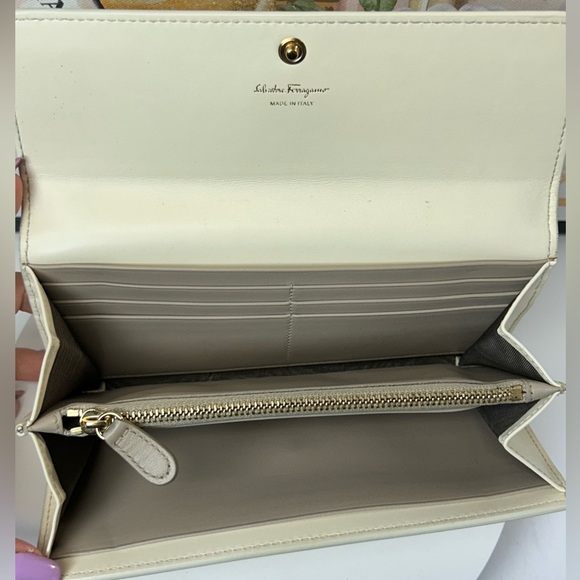 Salvatore Ferragamo Studded Bow Leather Continental Wallet 🤩 - Picture 6 of 17